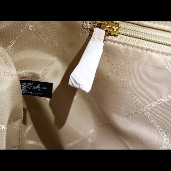 NWT Michael Kors Jet Set Top Zipper Handbag - Picture 6 of 7